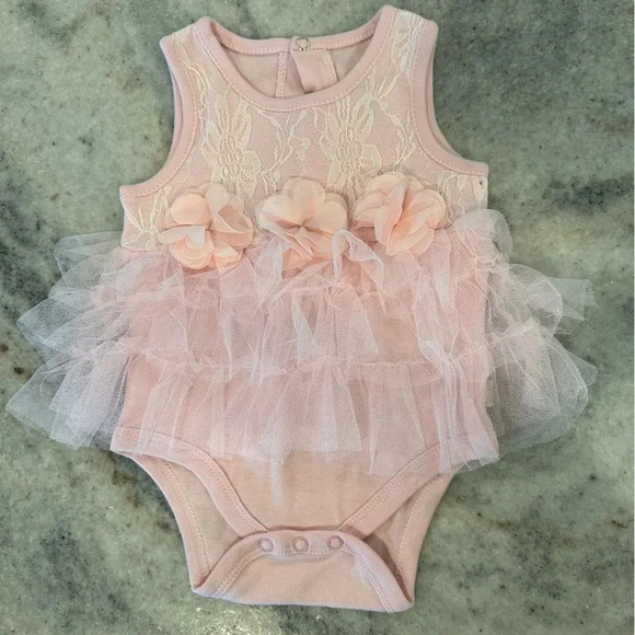 3 Pink Outfits Duck Duck Goose Pink, Floral, Lace and Tutu. Size 3-6 Month - Picture 2 of 9